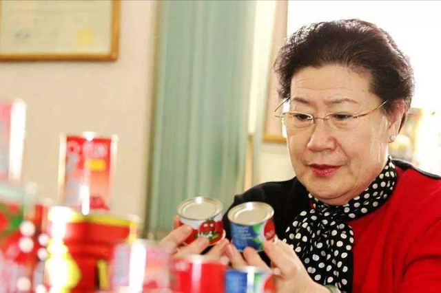 “中国大妈”退休再创业，用废品易拉罐实现百亿年收入
