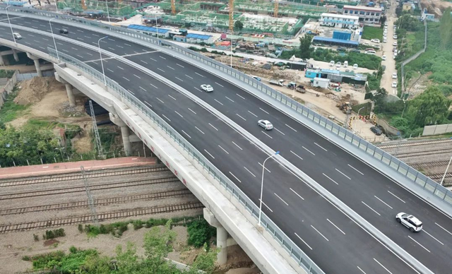 全长约900米,双向八车道!这座“虹桥”全部建成后,将成为泰城东南部重要枢纽!