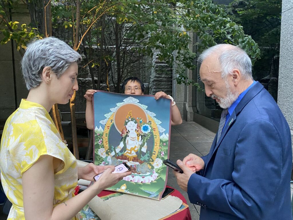 让世界充满爱,人民幸福美满