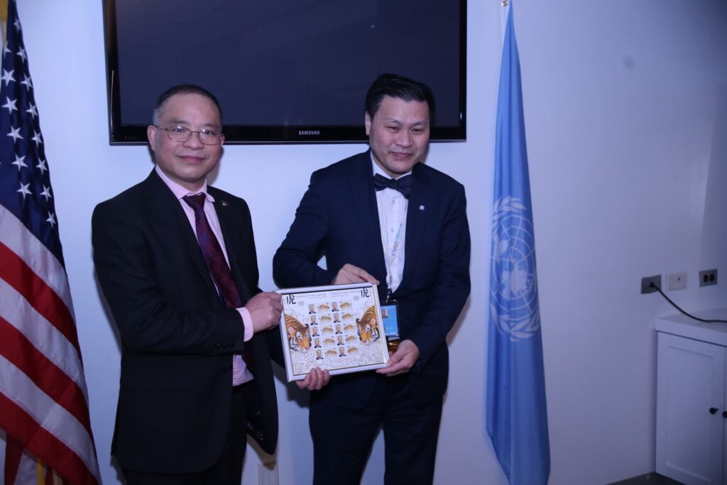 庆祝联合国妇女大会暨联合国和平音乐会颁奖盛典-联合国网合集团林安迪主席向中国人民和世界各国人民拜年