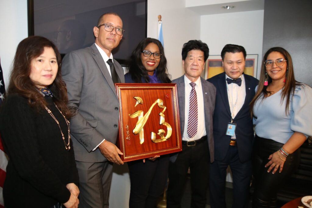 庆祝联合国妇女大会暨联合国和平音乐会颁奖盛典-联合国网合集团林安迪主席向中国人民和世界各国人民拜年