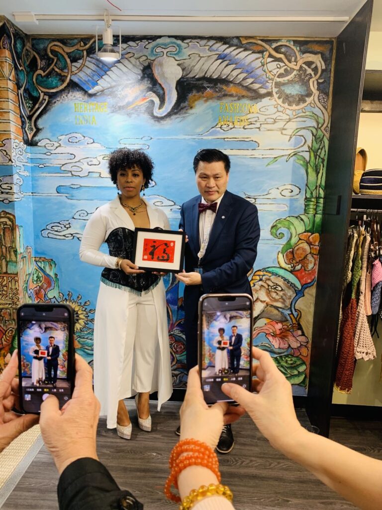庆祝联合国妇女大会暨联合国和平音乐会颁奖盛典-联合国网合集团林安迪主席向中国人民和世界各国人民拜年