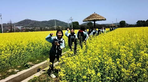 湖南永兴县文郡文昌学校：师生赴安仁开展一日游学之旅