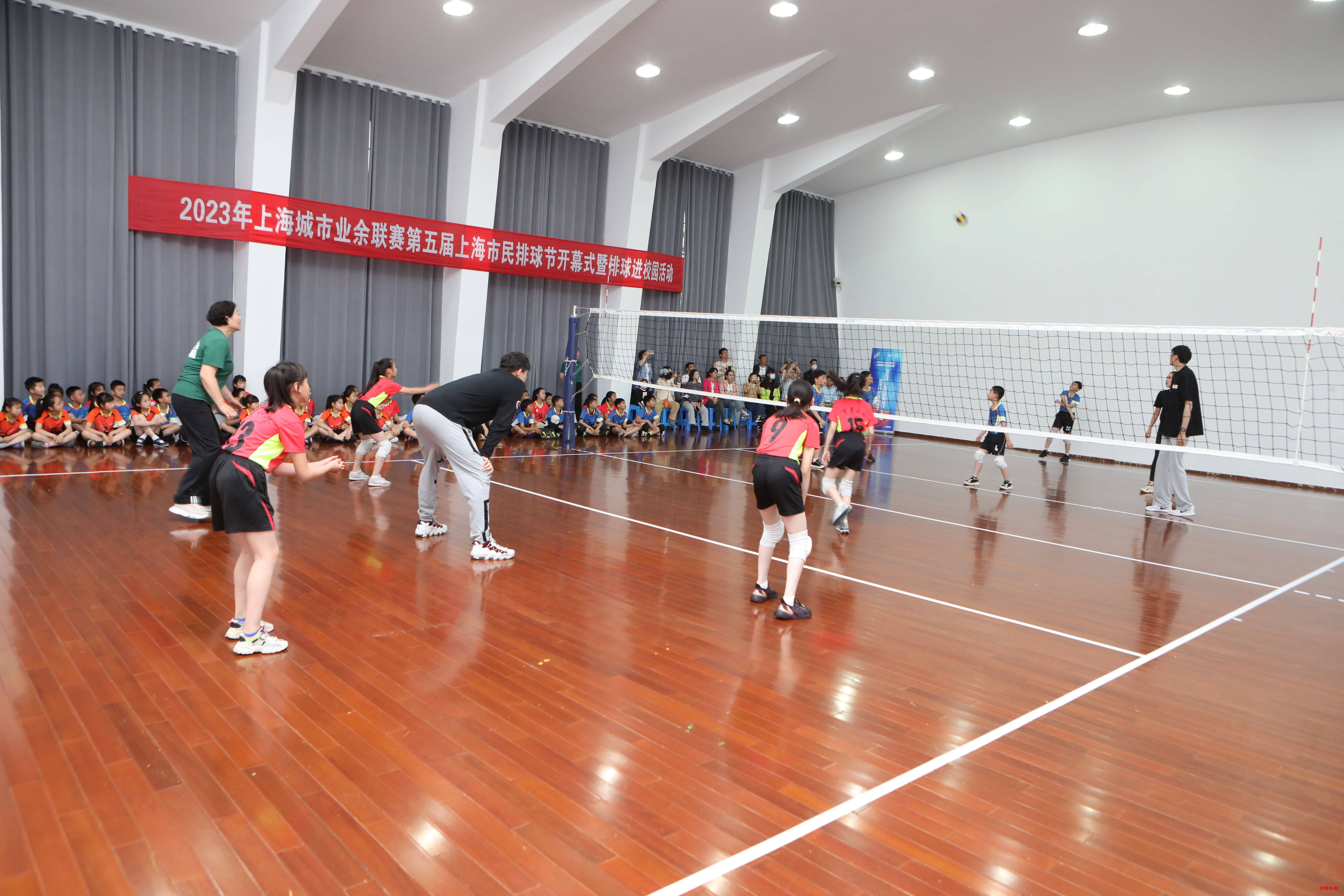 第五届上海市民排球节开幕式暨排球进校园活动 喜迎四名形象大使