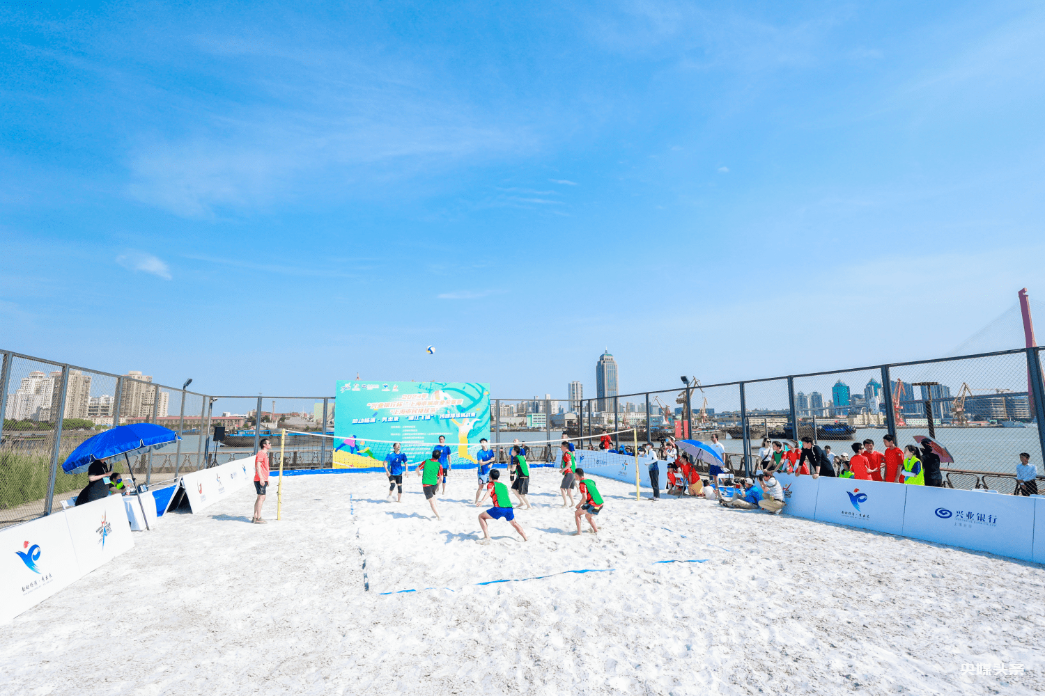 滨江打沙滩排球你能想象？上海市民排球节沙排挑战赛首度落户杨浦