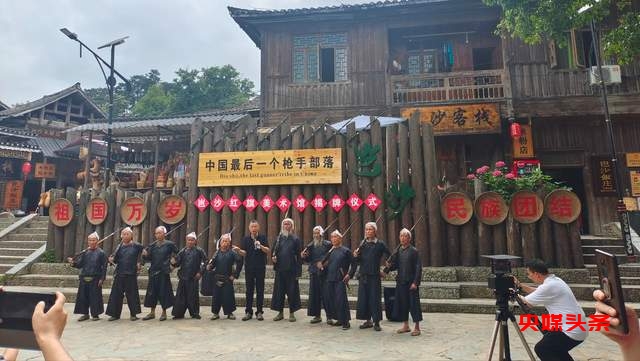岜沙苗寨再添新地标!贵州知名美术家陈红旗红旗美术馆正式开馆