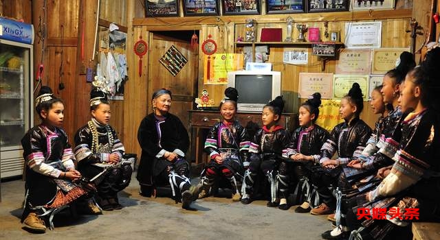侗乡最美女歌师:62年教出1200余名歌手“弟子”