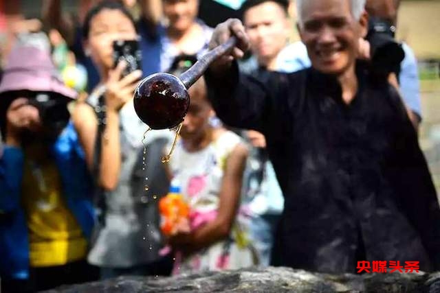 贵州刚边村106个“酒杯子”,被誉为“百杯煨酒石”