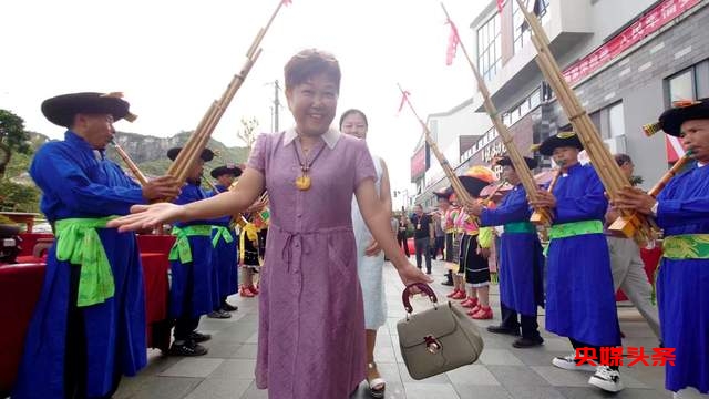 贵州省龙里县盆景艺术盛宴:庆祝中秋国庆,助推旅游与乡村振兴