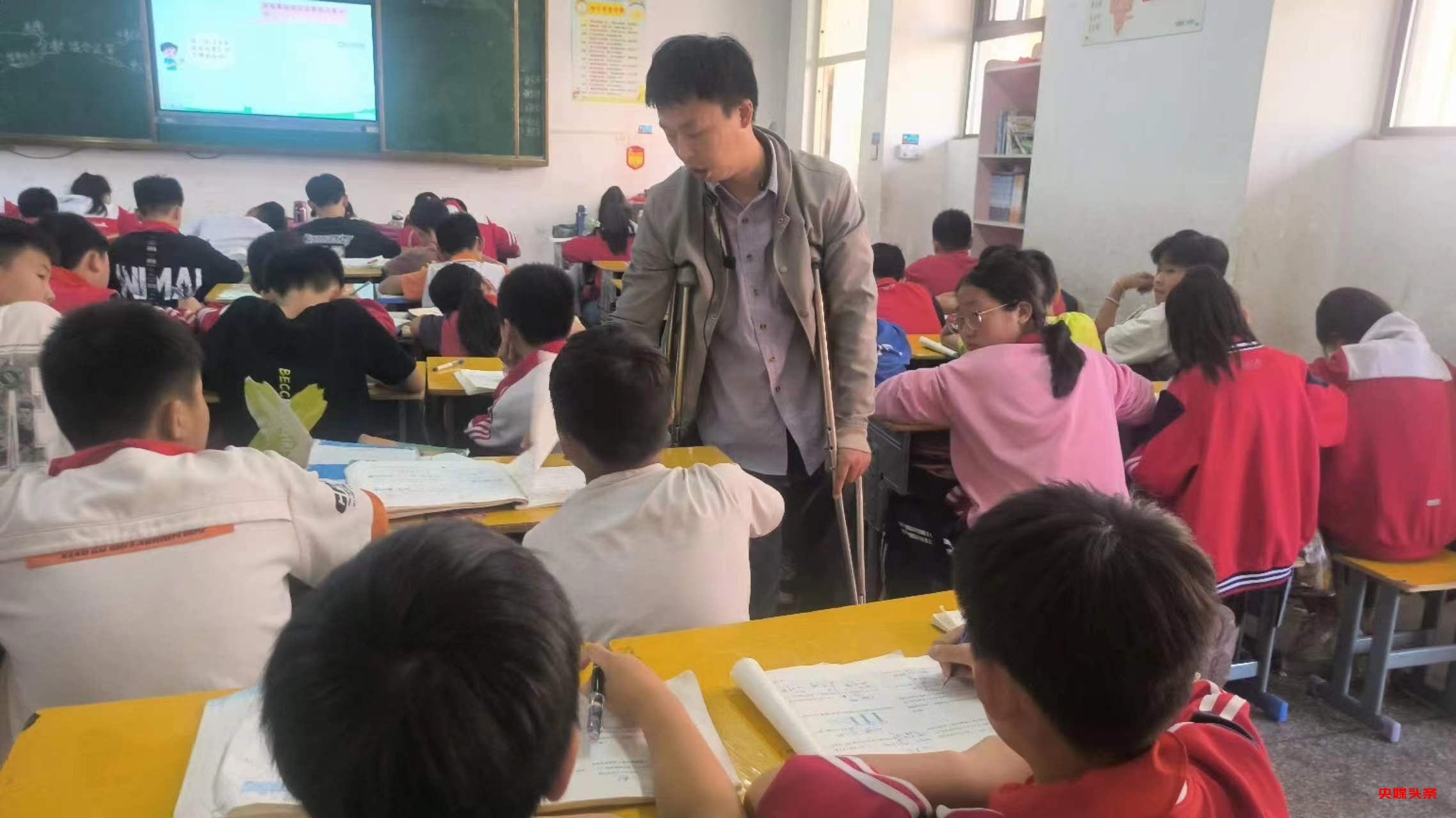 一站在讲台就忘记痛---记阜阳市颍东区幸福路小学教师宋恩赐，