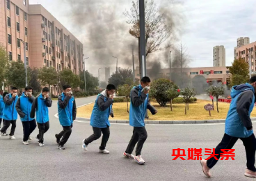 生命至上筑心间，“硬核”科普正当时 ——阜阳市成效高级中学举行消防疏散演练