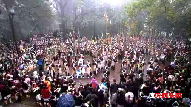 贵州从江：岜沙苗寨迎来一年一度的芦笙节，苗族同胞欢聚在这里
