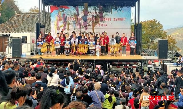 贵州从江县民族艺术团赴登岜村开展“文化进万家”活动
